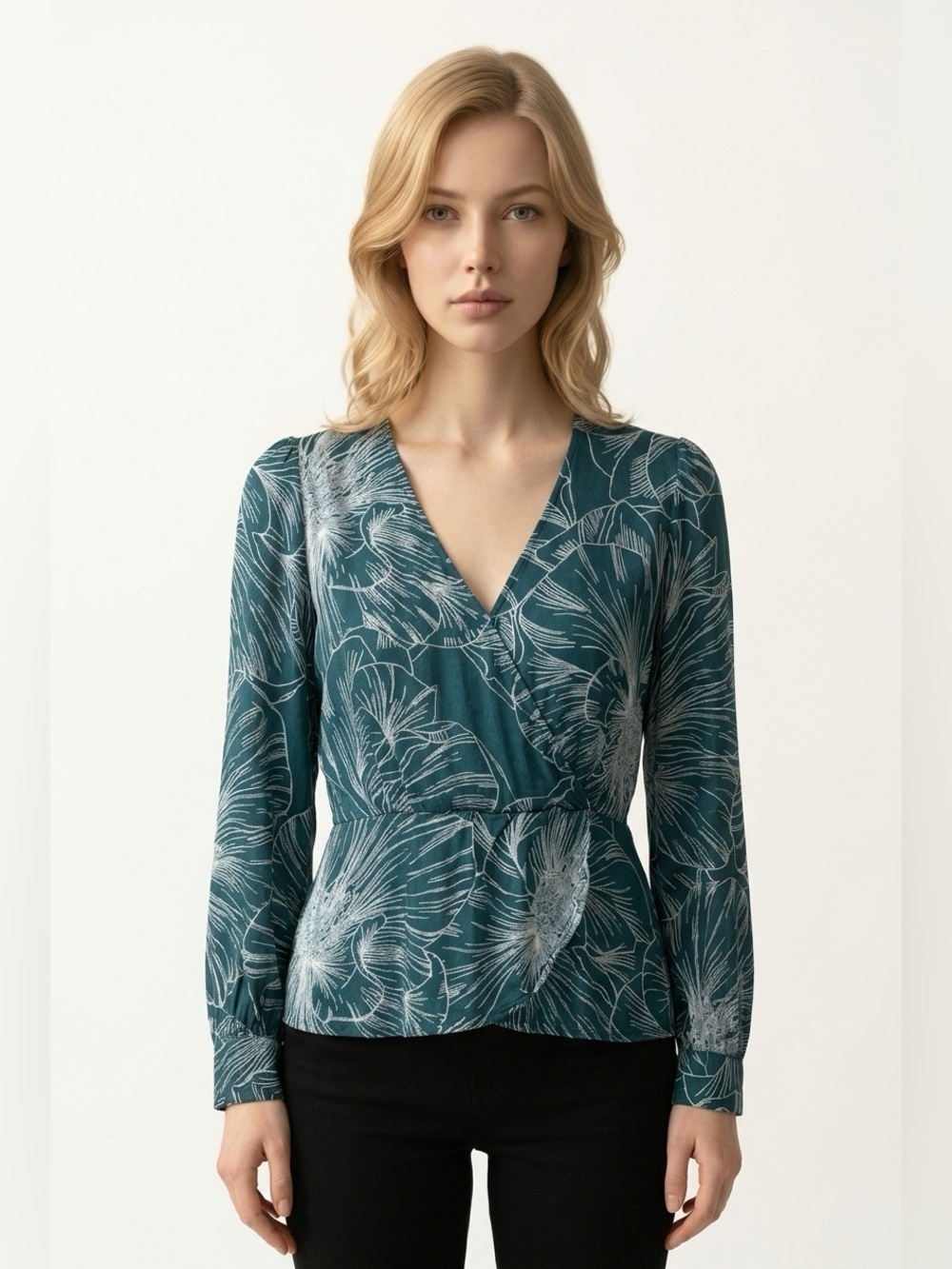 ✌️4 for $20✌️ Guess satiny surplice blouse